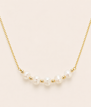 Arched Pearly Necklace